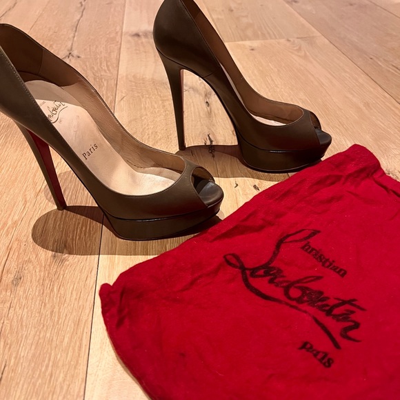 Christian Louboutin taupe peak toe heels - Picture 3 of 9